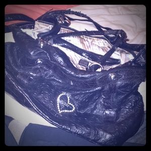 Black guess purse.